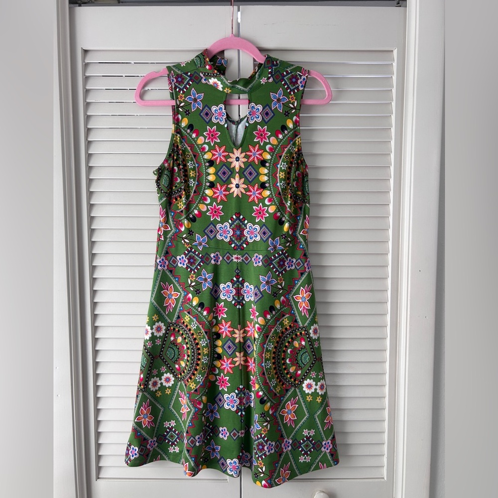New York & Company Green Floral Mixed Boho Sleeveless Keyhole Dress